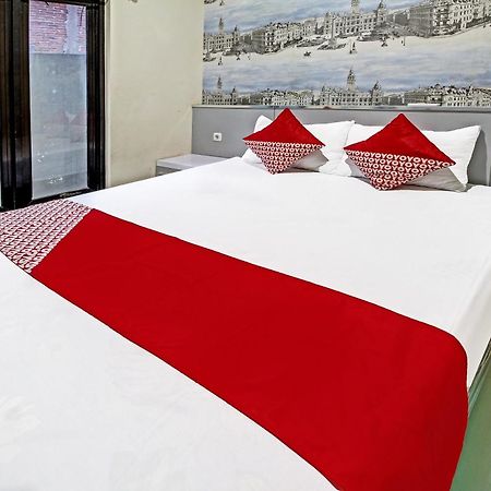 Super Oyo 91202 Family Guest House Syariah Tulungagung Esterno foto